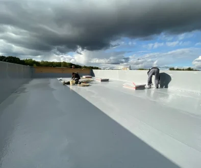 Natrysk polimocznika na dach płaski domu jednorodzinnego (1)